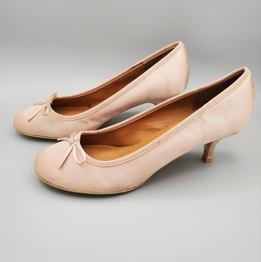 Zigi New York peach kitty heels